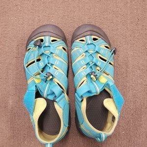 Women's size 5 Keens. Like new condition